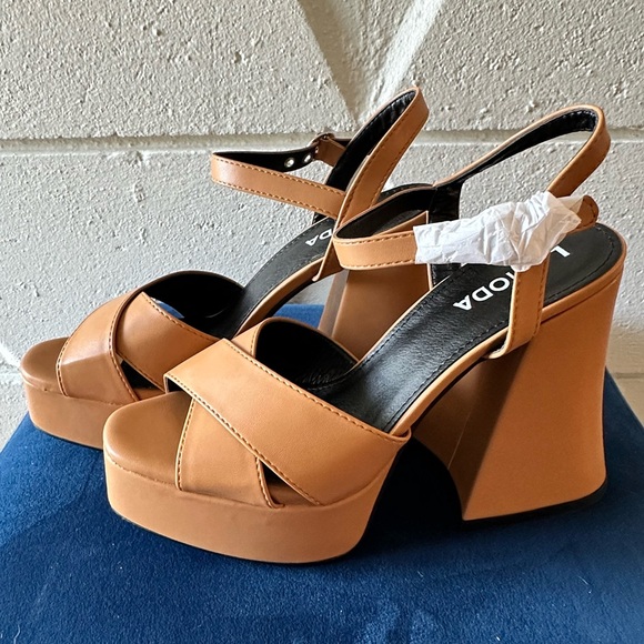 BNIB ASOS Lamoda flared heel platform sandal - Picture 5 of 15